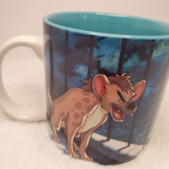 Disney Lady and the Tramp blue coffee mug zoo with tiny chip (see photo)… - Picture 3 of 6